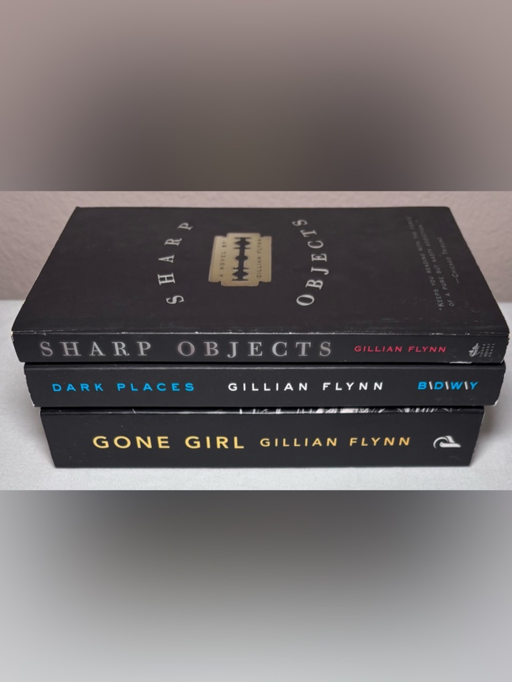 Gillian Flynn Novels - 3 Book Bundle - Picture 3 of 6